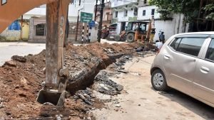 रायपुर की सड़कों में चलना मुश्किल