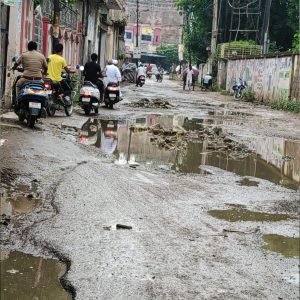 रायपुर की सड़कों में चलना मुश्किल