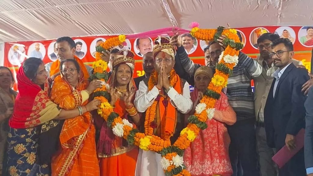 सीएम के स्वागत में बगिया गांव