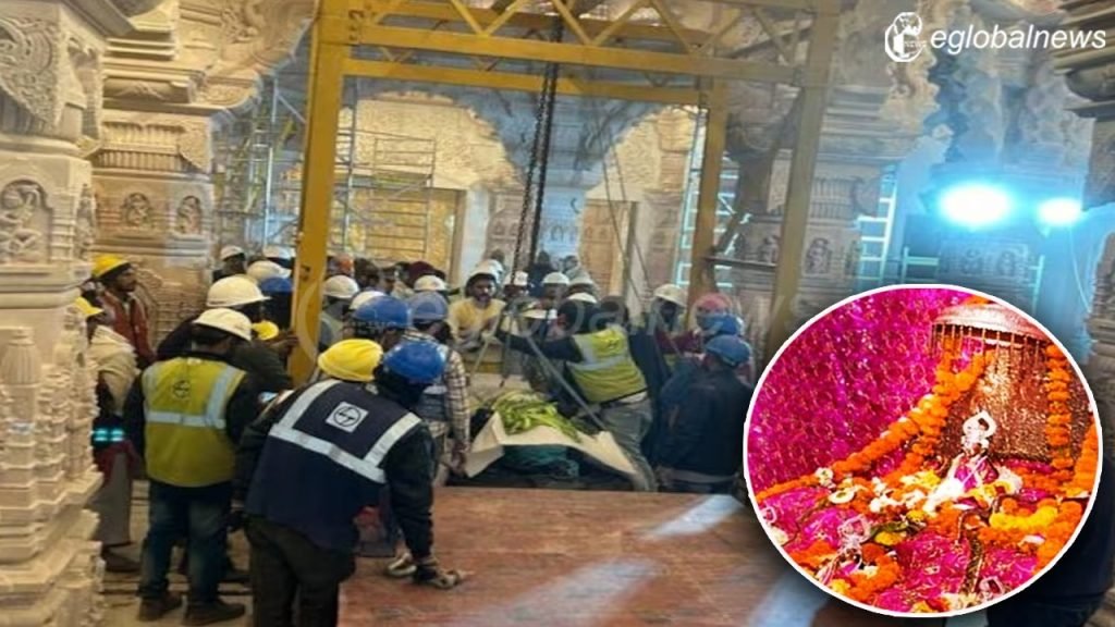 रामलला की मूर्ति गर्भगृह में