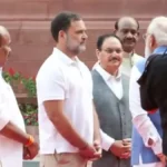 PM मोदी और राहुल गांधी ने संसद परिसर में की बात