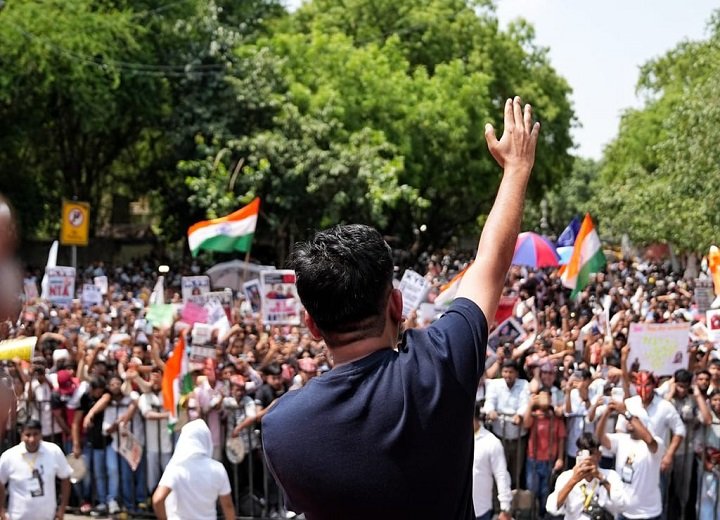जंतर-मंतर पर CJP का हल्ला बोल