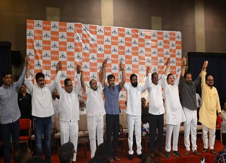 उद्धव ठाकरे को बड़ा झटका