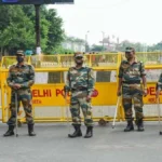 राजधानी में सुरक्षा का कड़ा पहरा: विरोध प्रदर्शन के चलते 45 मेट्रो स्टेशन बंद, सीमाओं पर पैरामिलिट्री फोर्स तैनात